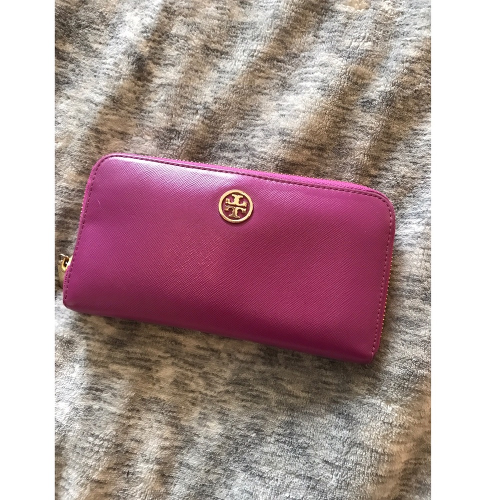Robinson Zip Leather Continental Wallet